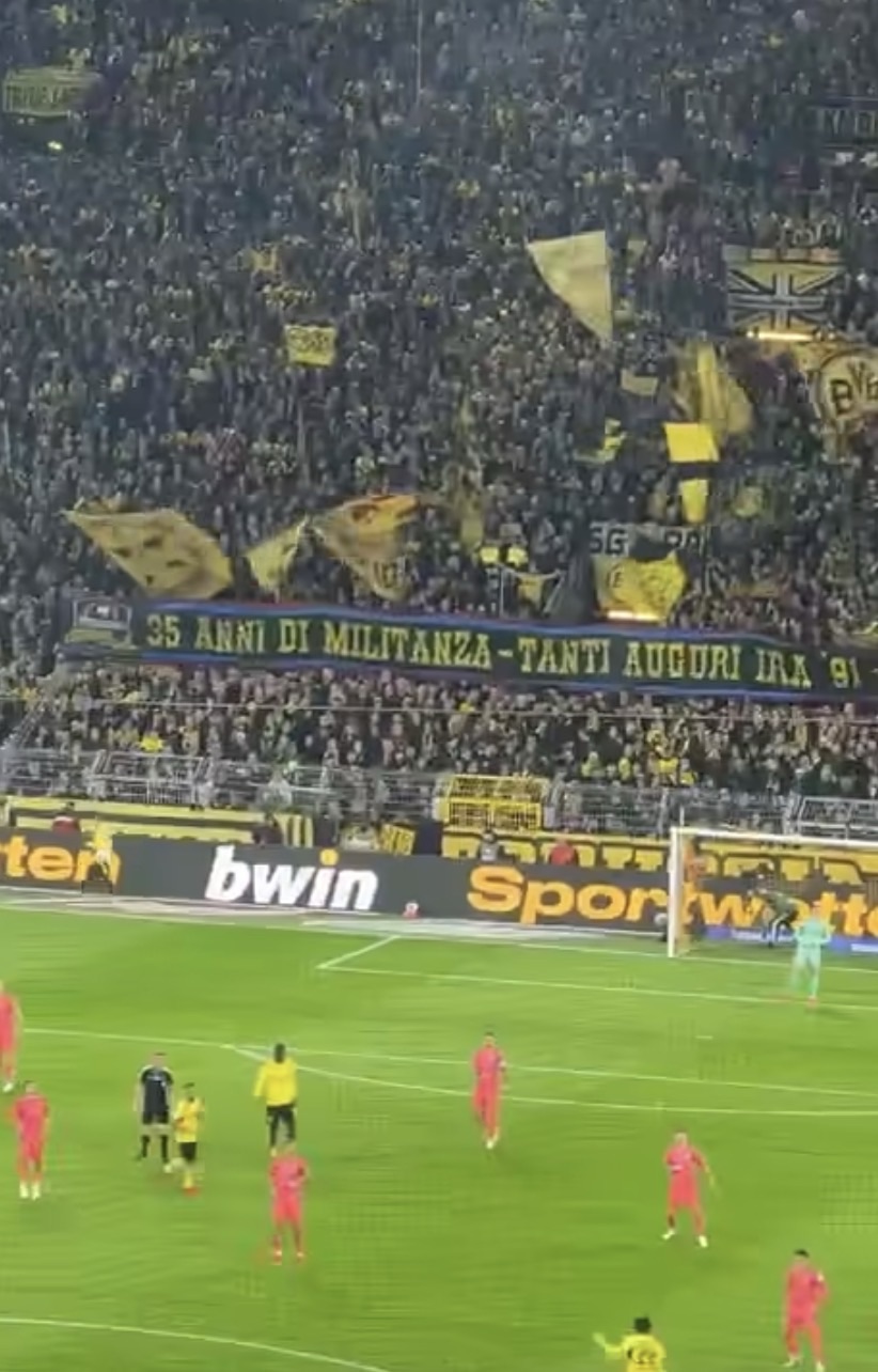 Striscione Borussia Dortmund per i 35 anni degli Irriducibili Catania